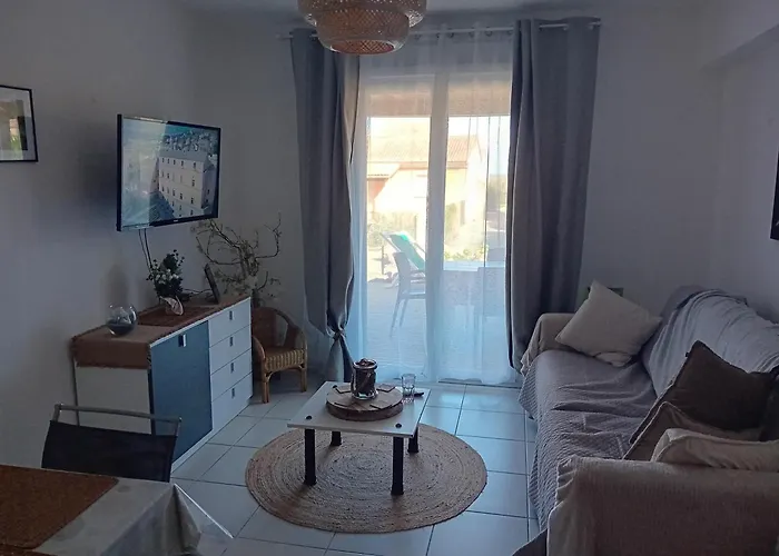 Дом отдыха Villa En Bord De Mer Residence Torra Mare A Prunete